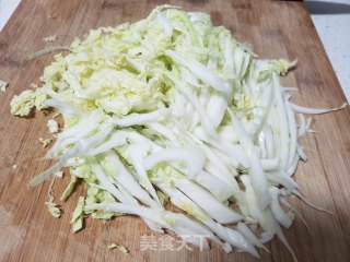 凉拌白菜丝的做法步骤：2
