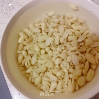 花生银耳羹的做法步骤：2