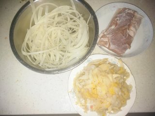 酸菜炒米粉的做法步骤：1