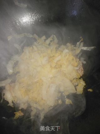 酸菜炒米粉的做法步骤：4