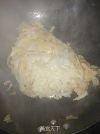 酸菜炒米粉的做法步骤：5