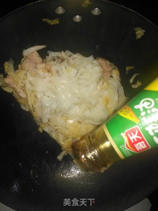 酸菜炒米粉的做法步骤：7