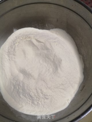 牛肉大葱灌汤水饺的做法步骤：1