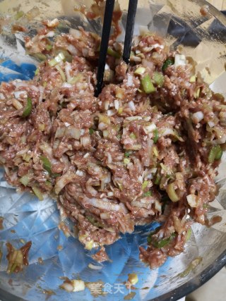 牛肉大葱灌汤水饺的做法步骤：12
