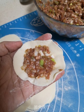 牛肉大葱灌汤水饺的做法步骤：13