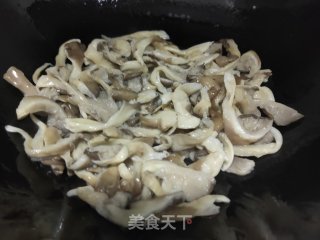 平菇炒韭菜鸡蛋的做法步骤：7