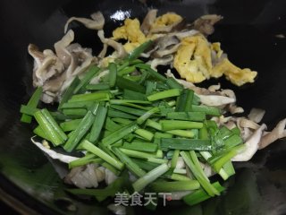 平菇炒韭菜鸡蛋的做法步骤：9