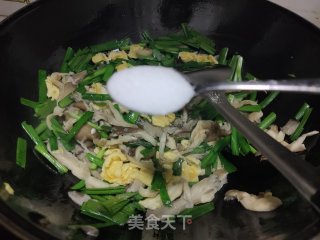 平菇炒韭菜鸡蛋的做法步骤：10