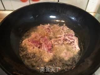 白菜肉丝炒年糕的做法步骤：2
