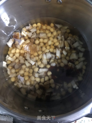 肉丁焖鹰嘴豆的做法步骤：5
