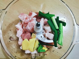 芹菜饺子的做法步骤：2