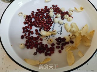 莲子百合红豆糖水的做法步骤：2