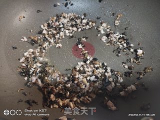 梅干菜肉末炒饭的做法步骤：3