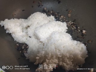 梅干菜肉末炒饭的做法步骤：4
