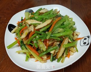 茶干香芹炒胡萝卜丝的做法步骤：7
