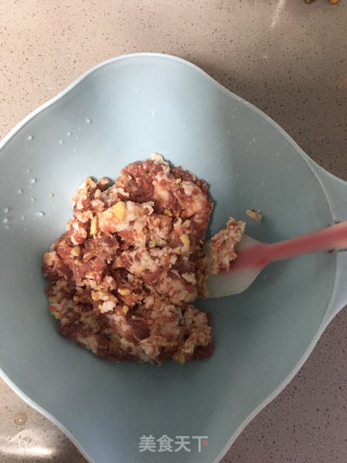 蒸紫菜肉丸的做法步骤：1