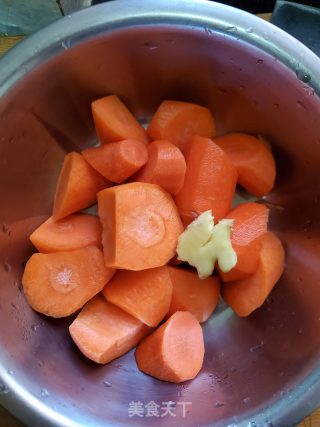 龙骨煲冬笋胡萝卜汤的做法步骤：4