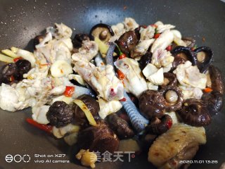 豆瓣酱烧香菇鸡肉的做法步骤：5