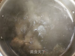 虫草花山药脊骨汤的做法步骤：6