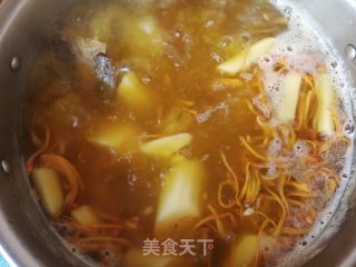 虫草花山药脊骨汤的做法步骤：11
