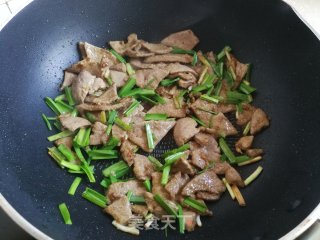 蒜苗炒猪肝的做法步骤：6