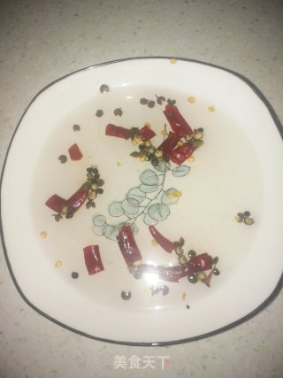 麻辣赛肥肠的做法步骤：2
