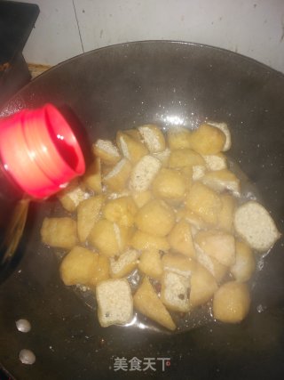 麻辣赛肥肠的做法步骤：10