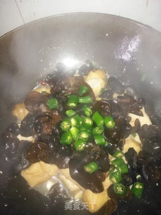 麻辣赛肥肠的做法步骤：13