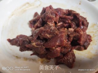 西红柿青椒炒牛肉的做法步骤：3