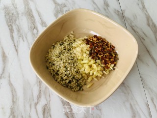 火麻仁红萝卜丝拌生菜的做法步骤：2