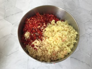 香辣开胃的自制剁辣椒的做法步骤：2