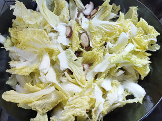 香菇瘦肉烩娃娃菜的做法步骤：7