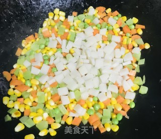 彩蔬炒年糕的做法步骤：5