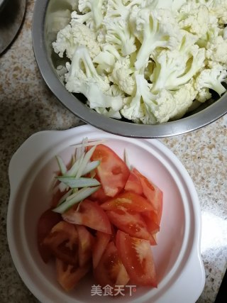 西红柿炒花菜的做法步骤：3