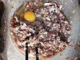 白菜猪肉粉条包的做法步骤：3