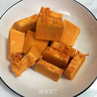 南瓜双米粥的做法步骤：2