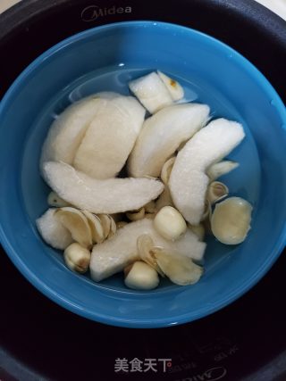 百合莲子炖梨子的做法步骤：3