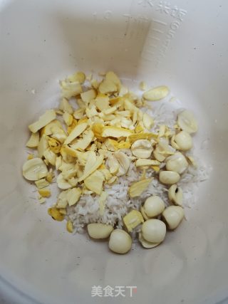 板栗莲子粥的做法步骤：3