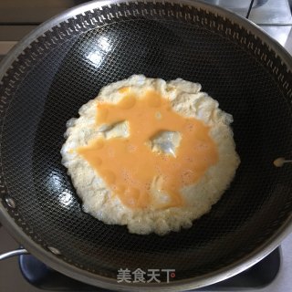 木耳西兰花炒鸡蛋的做法步骤：2