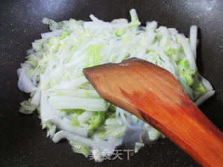 鸭蛋大白菜炒米粉的做法步骤：7