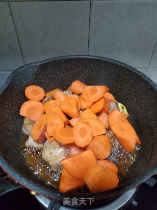 排骨烧胡萝卜的做法步骤：4