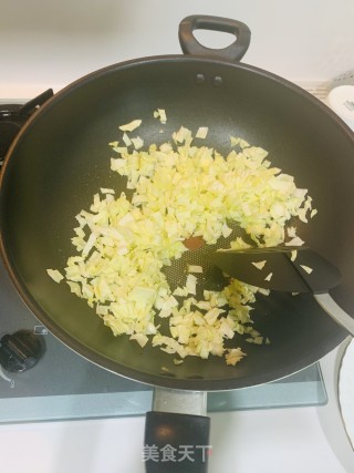 包菜炒饭的做法步骤：2