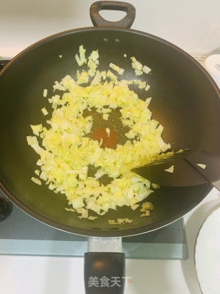 包菜炒饭的做法步骤：3