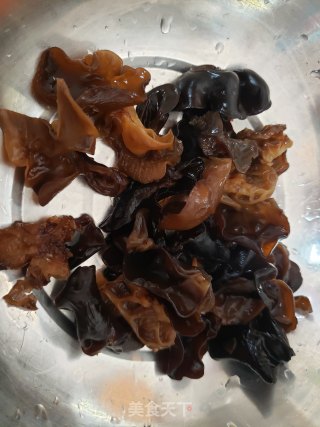 白菜炒木耳的做法步骤：3
