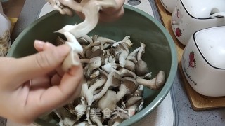 烤肉味干煸蘑菇的做法步骤：2