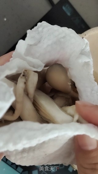 烤肉味干煸蘑菇的做法步骤：3