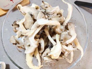 烤肉味干煸蘑菇的做法步骤：4