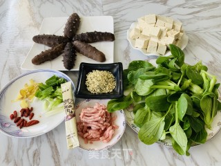 火麻油豆腐烧海参的做法步骤：1
