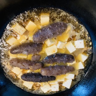 火麻油豆腐烧海参的做法步骤：4