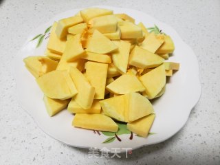 南瓜炒鸡蛋的做法步骤：1